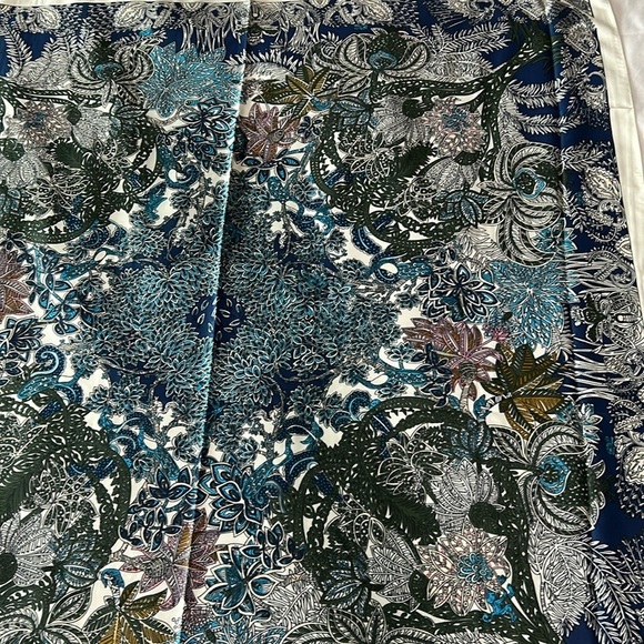 R-2237- Women's Scarf Blue Green Cream Colors NWT - Picture 6 of 8